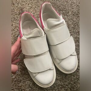 Alexander McQueen
Oversized Sneakers size 7.5 gently worn